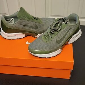 Women Nike Quest